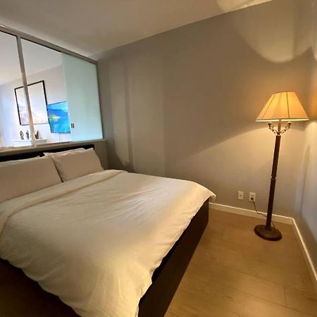 Entire Condo In Heart Of Downtown וונקובר מראה חיצוני תמונה