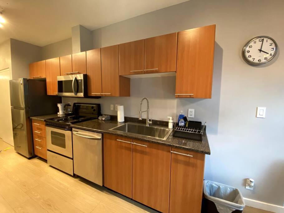 Entire Condo In Heart Of Downtown וונקובר מראה חיצוני תמונה